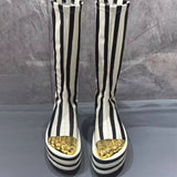 Bottes Gothiques à Rayures Noires et Blanches – Détails Ornés Dorés - antre gothique