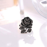 Bague Gothique <br /> en forme de Rose avec des Diamants