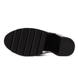 Gothic-Schuh mit Absatz<br> Zehenschlaufe aus Leder