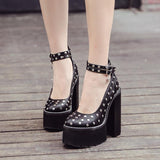 Gothic-Schuh mit Absatz<br> Zehenschlaufe aus Leder