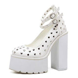 Gothic-Schuh mit Absatz<br> Zehenschlaufe aus Leder