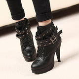 Gothic-Schuh mit Absatz<br> Niet