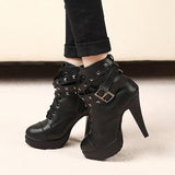 Gothic-Schuh mit Absatz<br> Niet
