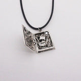 Pendentif Gothique <br /> Livre de Sorts Nécromancien