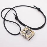 Pendentif Gothique <br /> Livre de Sorts Nécromancien