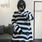 Pull Gothique <br /> Rayé