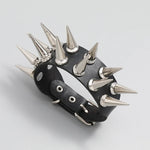 Spike-Armband im Gothic-Punk-Stil