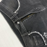 Gothic-Jeans mit Totenkopf-Design