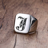 Bague Chevalière Initiale Antique en Acier Inoxydable – Élégance Personnalisée - L'Antre Gothique
