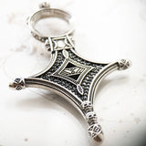 Pendentif Croix Gothique en Argent 925 – Zircons Noirs - L'Antre Gothique