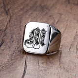 Bague Chevalière Initiale Antique en Acier Inoxydable – Élégance Personnalisée - L'Antre Gothique
