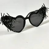 Lunettes de soleil gothiques cœur avec araignées en relief - antre gothique