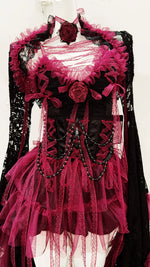 Robe Gothique en Dentelle avec Détails en Roses et Perles - Antre Gothique
