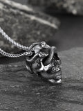 Pendentif Gothique Crâne & Serpent en Acier Inoxydable - L'Antre Gothique