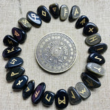 Set de Runes Gothiques en Pierre Noire