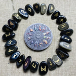Set de Runes Gothiques en Pierre Noire