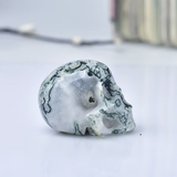 Petite sculpture crâne gothique en pierre naturelle – Modèle au choix