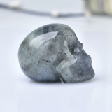 Petite sculpture crâne gothique en pierre naturelle – Modèle au choix