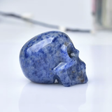 Petite sculpture crâne gothique en pierre naturelle – Modèle au choix