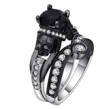 Gotischer Ring<br> Totenkopf und Diamant