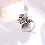 Gotischer Ring<br> rosenförmig mit Diamanten