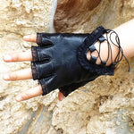 Gotischer Handschuh<br> aus Leder und Spitze