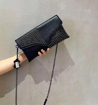 Sac à Main Gothique Cercueil Halloween – Mini Sac Cercueil Avec Chaîne – Style Punk Vampire Noir/Blanc/Rose – Parfait Pour Soirées Effrayantes